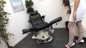 arzthelferin hat in der pause spass mit ihrem dildo und wird gefickt