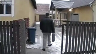 Un tip fute o curvă grasă cu țâțe mari în trio