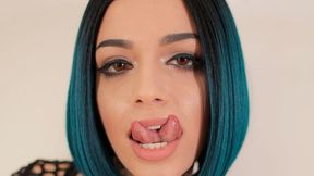 Awesome tattooed girl hottie Leigh Raven rides on a huge dick