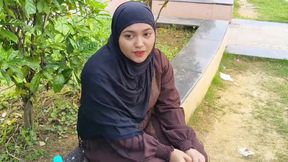 Poor Muslim Hijab Girl Paise Ke Liye Porn Video producer Se Chud gyi, Outdoor Garden Sex in Hindi